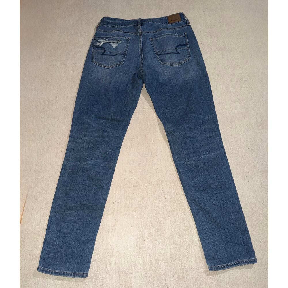 American Eagle women’s distressed tomgirl blue jeans - Picture 14 of 16